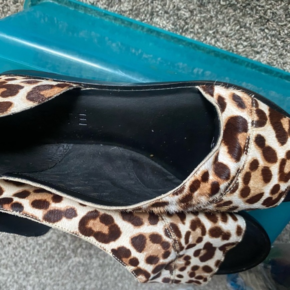 1.STATE CELVIN LEOPARD PRINT OPEN PEEP TOE SANDAL - Picture 2 of 5